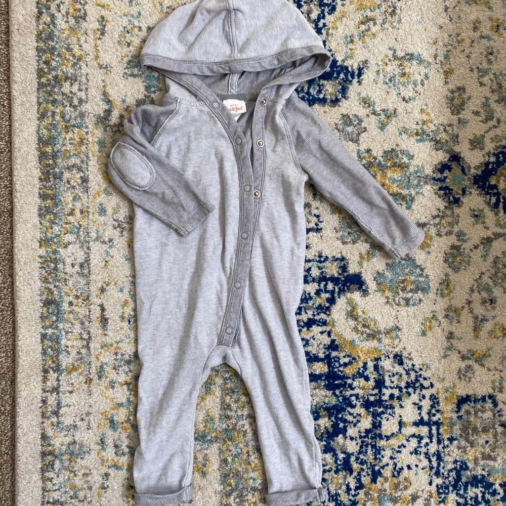 Gently used Cat &Jack gray romper 6-9M